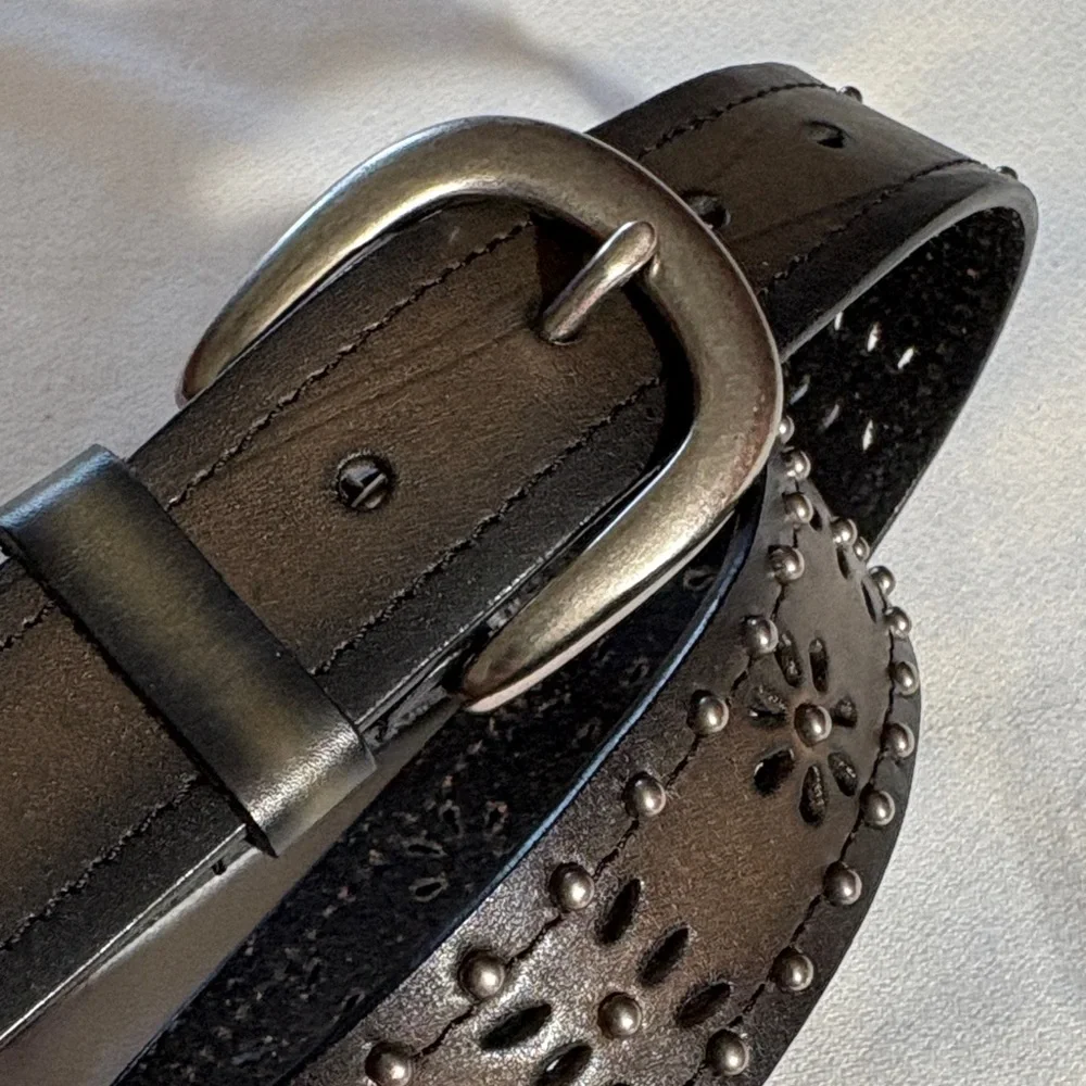 Elegant Vintage Black Leather Belt with Silver Buckle - Size M